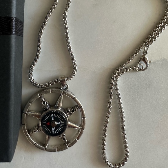REAL working Compass Pendant Necklace, in GIFT BOX Casual Leisure Fashion - Picture 4 of 16
